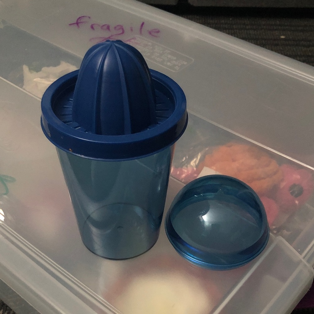 🛍️ Citrus Juicer with Lid